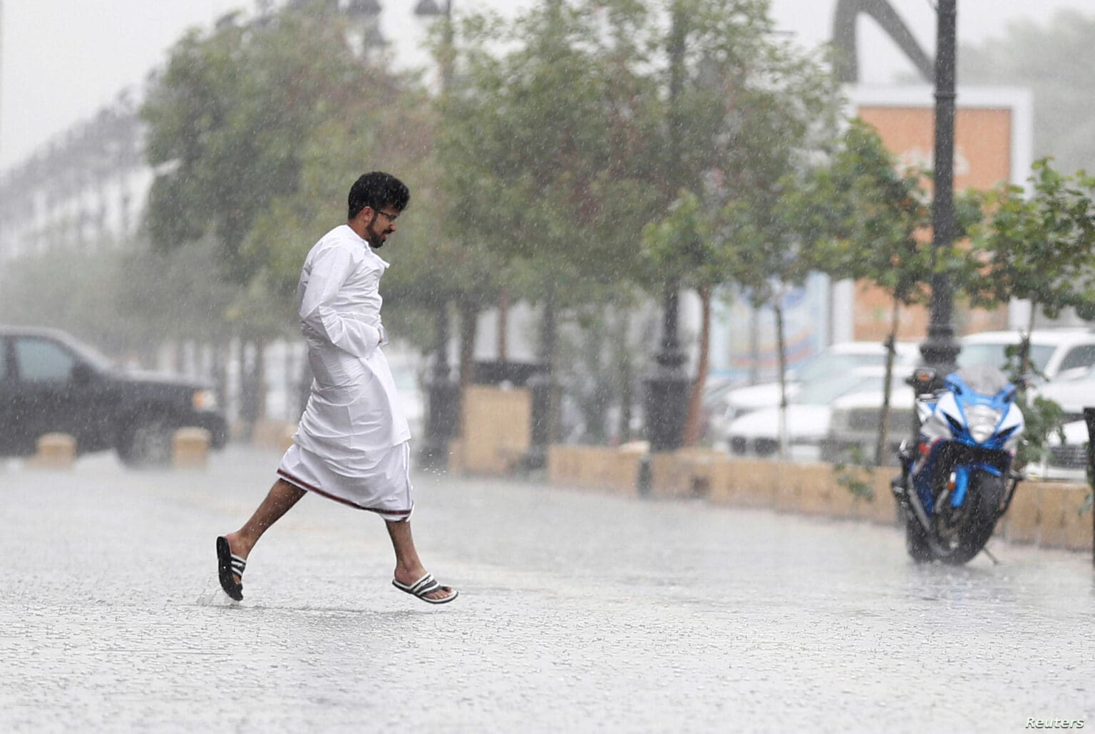 أمطار رعدية وغزيرة.. الأرصاد السعودية توضح خريطة الطقس ودرجات الحرارة المتوقعة
