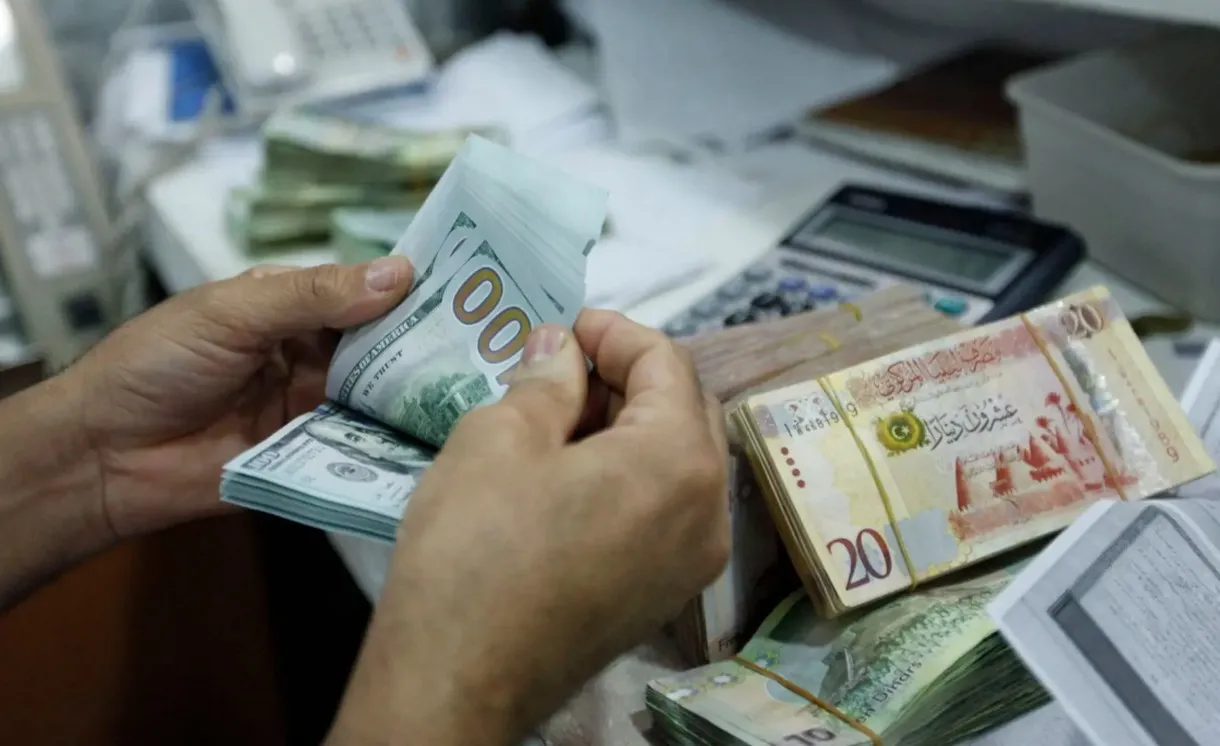 مصرف ليبيا المركزي حجز 4000 دولار